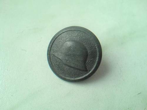 Ostmedaille and Stahlhelm button, real or fake?