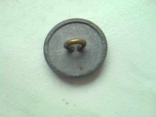 Ostmedaille and Stahlhelm button, real or fake?