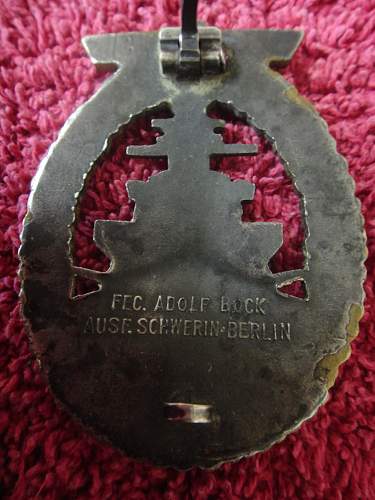 Help please: Flotten-Kriegsabzeichen - High Seas Fleet War Badge.