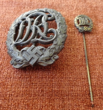 DRL Sportabzeichen in Bronze with stickpin, without maker marks.