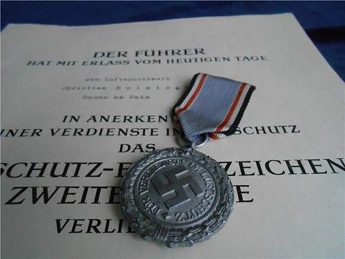 Luftschutz-Ehrenzeichen medal fake or ?