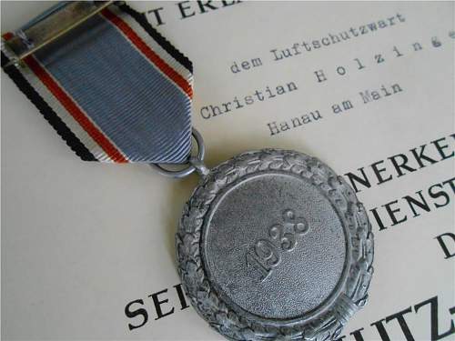 Luftschutz-Ehrenzeichen medal fake or ?