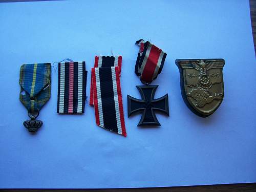 Gift: Medals and ribbons assortment