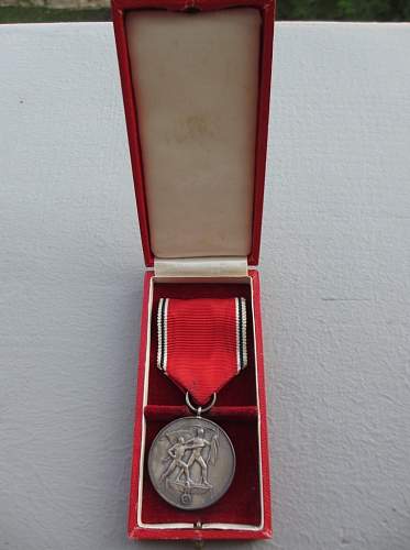 Die Medaille zur Erinnerung an den 13. März 1938