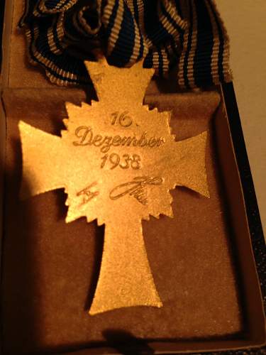 Mutterkreuz in gold with ribbon and case