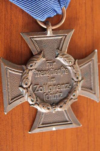 Für Treue Dienste im Zollgrenzschutz Medal Please Help to ID