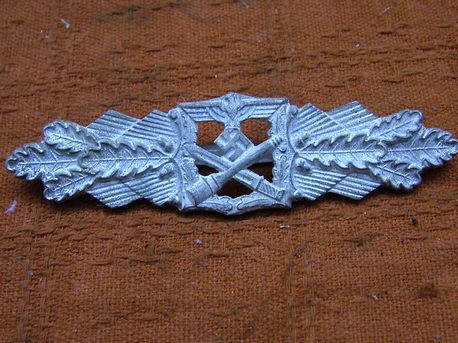 silver close combat clasp, real or fake please??