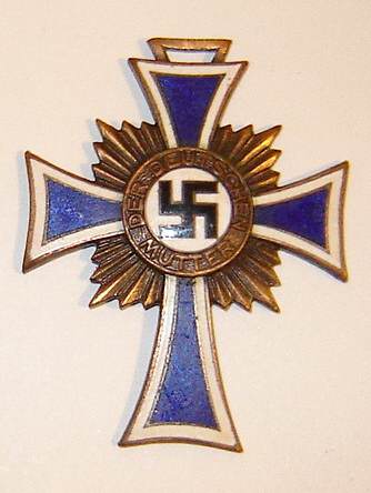 Mother's Cross in bronze and Knight's Cross to the War Merit Cross with Swords: Authentic pieces?