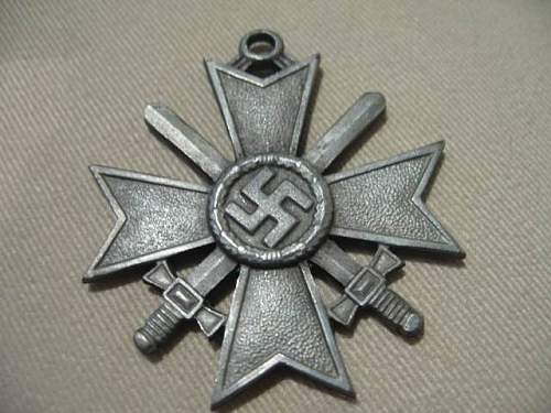 Mother's Cross in bronze and Knight's Cross to the War Merit Cross with Swords: Authentic pieces?