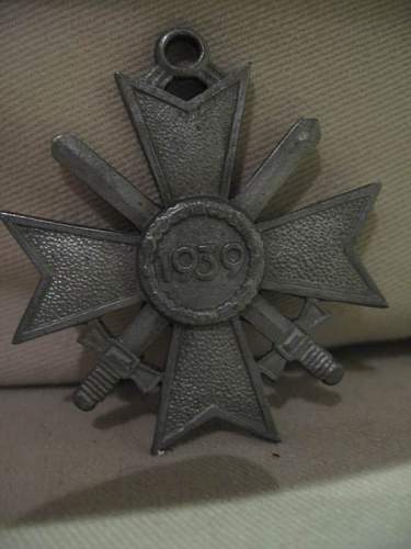 Mother's Cross in bronze and Knight's Cross to the War Merit Cross with Swords: Authentic pieces?
