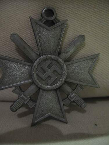 Mother's Cross in bronze and Knight's Cross to the War Merit Cross with Swords: Authentic pieces?
