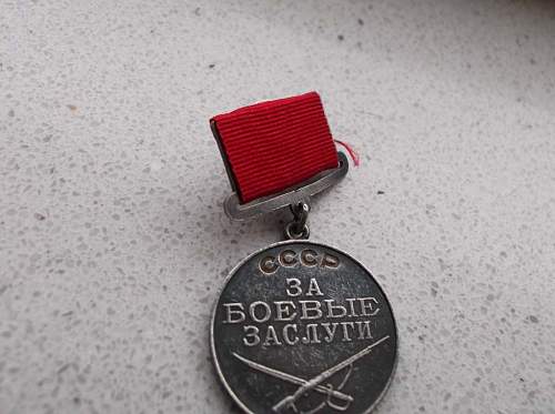 Need Help: Genuine early version of the &quot;Medal for War Merits&quot; (Type I, Version I, No 9214) or not?