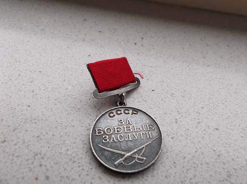 Need Help: Genuine early version of the &quot;Medal for War Merits&quot; (Type I, Version I, No 9214) or not?