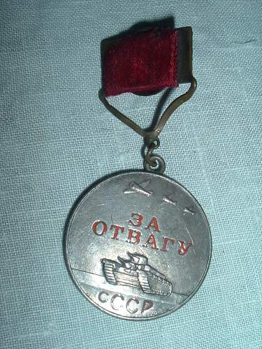 1943 era Valiant Labor and For Bravery Medal, Type 1