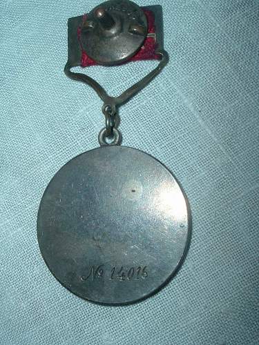 1943 era Valiant Labor and For Bravery Medal, Type 1