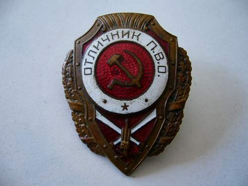 Soviet 'Excellent' badges, Question