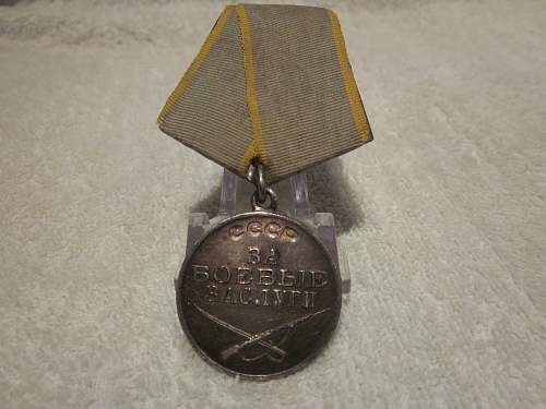 Combat Service Medal #935380 + Booklet and Researched