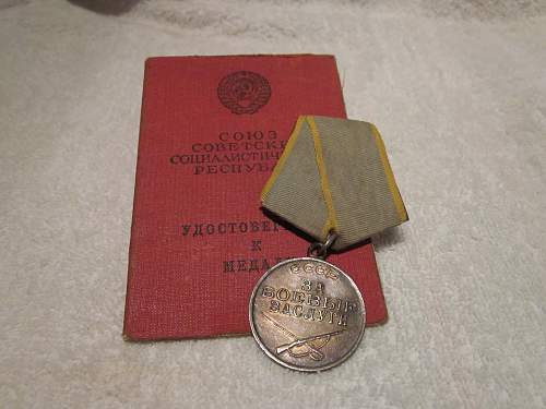 Combat Service Medal #935380 + Booklet and Researched