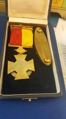 absolutely unknown medal, help needed !!