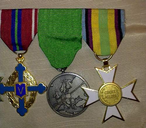 Please help me identify these British &amp; French medals