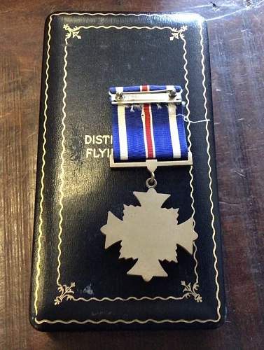 Is This a WW2 era Distinguished flying cross?