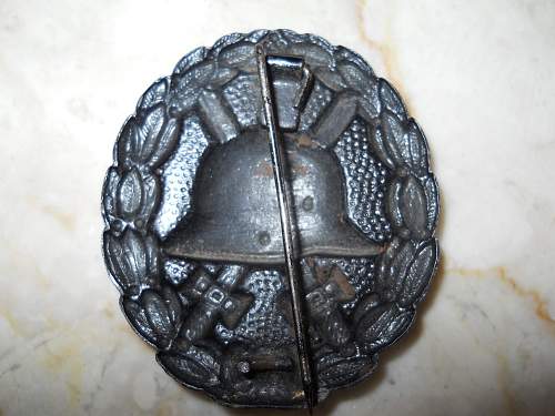 WW1 black wound badge