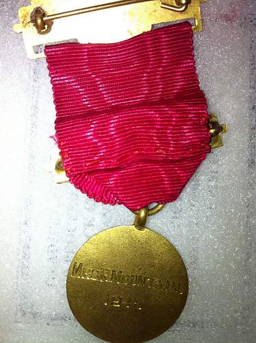 1945 Distinguished Service Medal (but awarded by who ???)