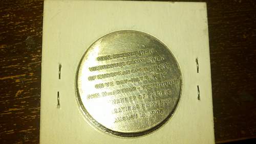 1945 Douglas MacArthur, Eisenhower medal.