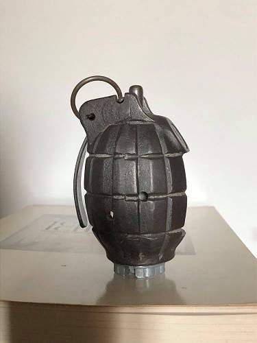 Cutaway instructional Mills Grenade