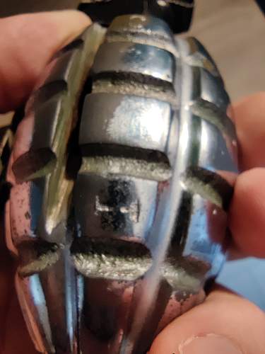 What is this grenade and what fuse should be on it??