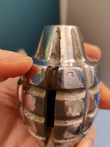 What is this grenade and what fuse should be on it??