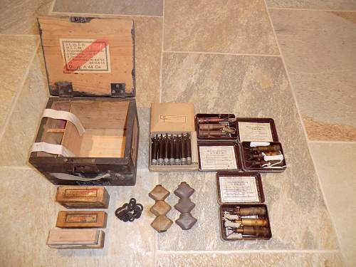 S mine box with igniters and adaptors