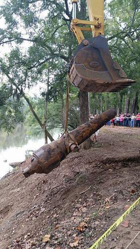 US Civil war CS cannons raised from river