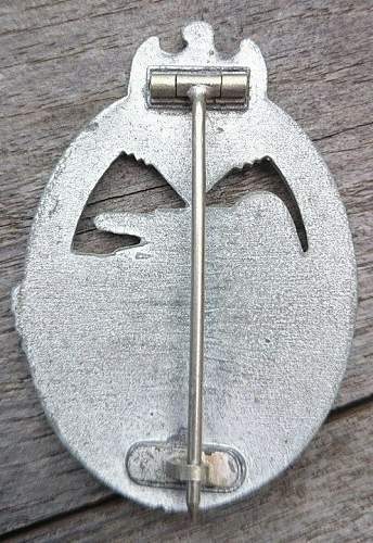 Help appreciated on this Panzerkampfabzeichen in silver.