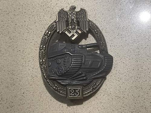 assistance with &quot;25&quot; Panzerkampfabzeichen Badge