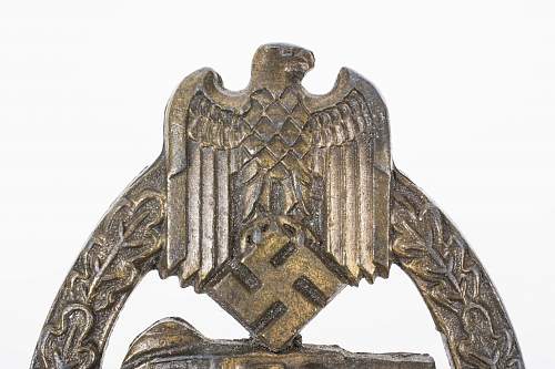Panzerkampfabzeichen in bronze, marked EWE, original?