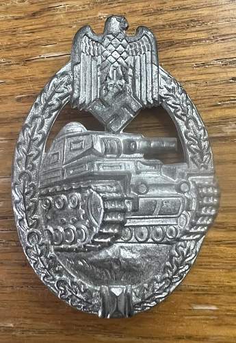 Does this look like an Authentic Panzerkampfabzeichen in Silber