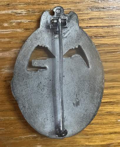 Does this look like an Authentic Panzerkampfabzeichen in Silber