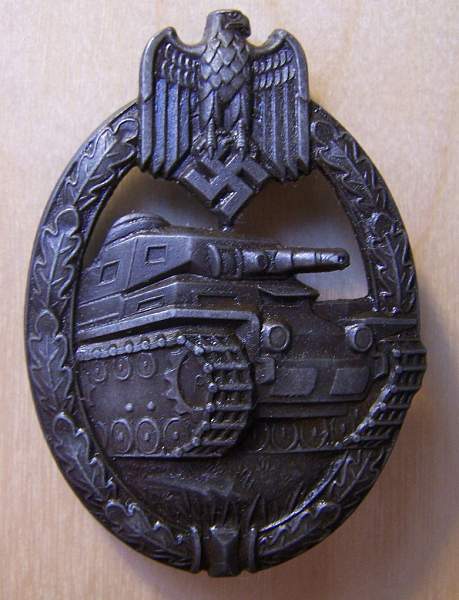 Panzerkampfabzeichen in Bronze by Juncker