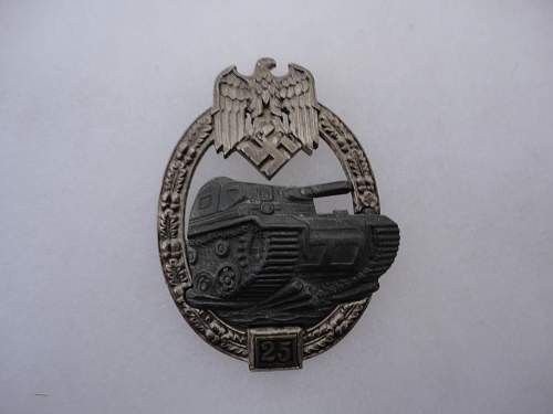 Panzerkampfabzeichen Badge 25