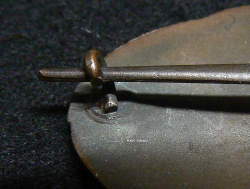 Panzerkampfabzeichen in Bronze, R.S., Rudolf Souval, Wide Pin.