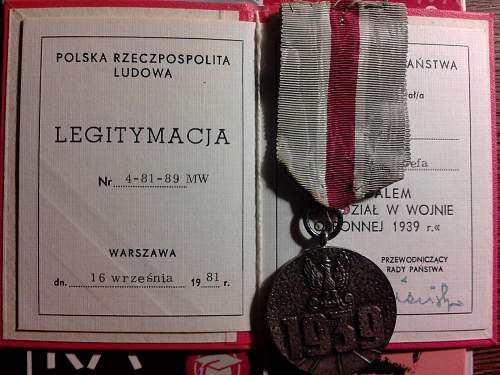 Medal Za udzia&#322; w wojnie obronnej 1939 (Medal for the War of 1939) with document &amp; miniature