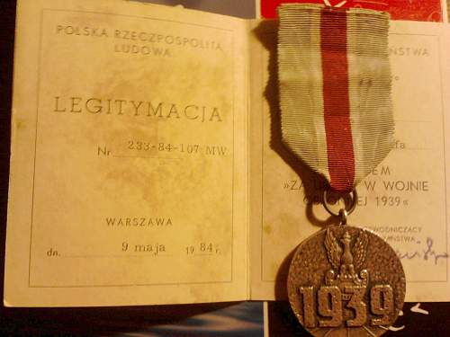 Medal Za udzia&#322; w wojnie obronnej 1939 (Medal for the War of 1939) with document &amp; miniature