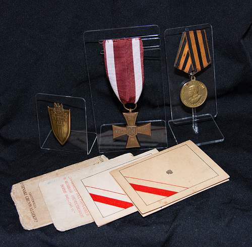 Awards grouping to a Soviet officer in Polish army-Cross of Valor