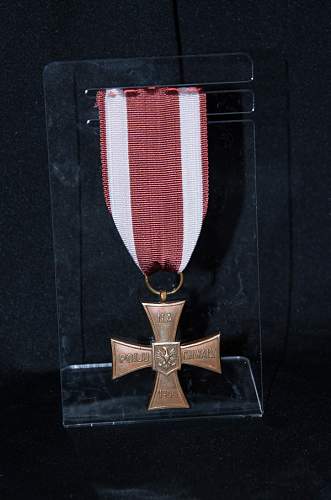 Awards grouping to a Soviet officer in Polish army-Cross of Valor