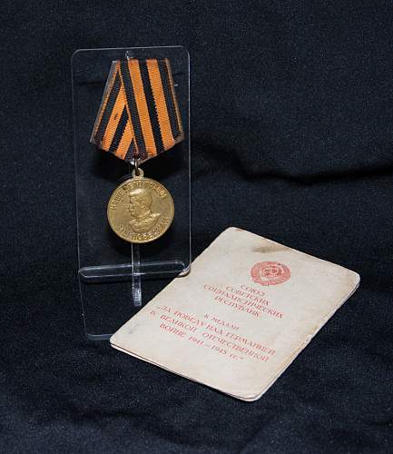 Awards grouping to a Soviet officer in Polish army-Cross of Valor