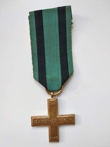 Krzy&#380; Partyzancki (partisan cross), real or not?