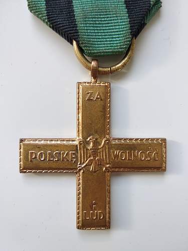 Krzy&#380; Partyzancki (partisan cross), real or not?