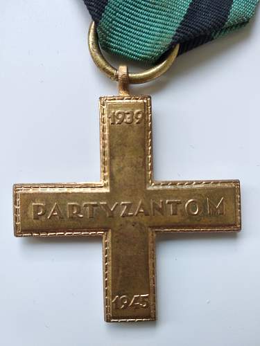 Krzy&#380; Partyzancki (partisan cross), real or not?