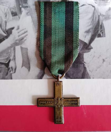 Krzy&#380; Partyzancki (partisan cross), real or not?
